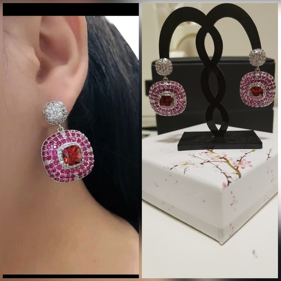 Earings - Picture 1 of 3